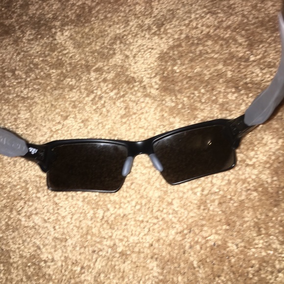Oakley Sunglasses - Picture 6 of 6